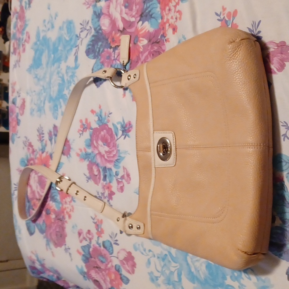 Coach shoulder pocketbook